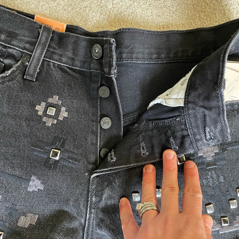 Black Levi’s Denim Shorts - Picture 2 of 8